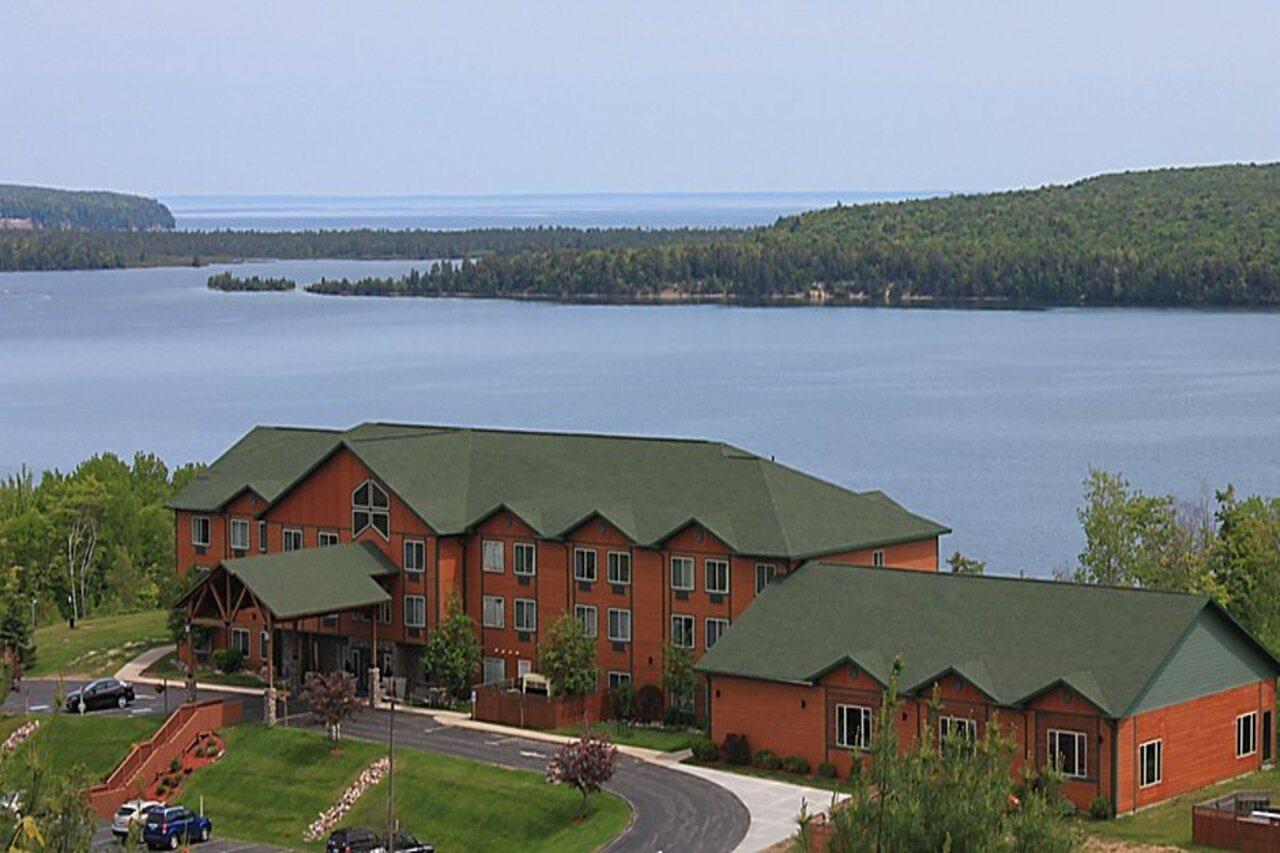 Holiday Inn Express Munising-Lakeview, An Ihg Hotel Bagian luar foto