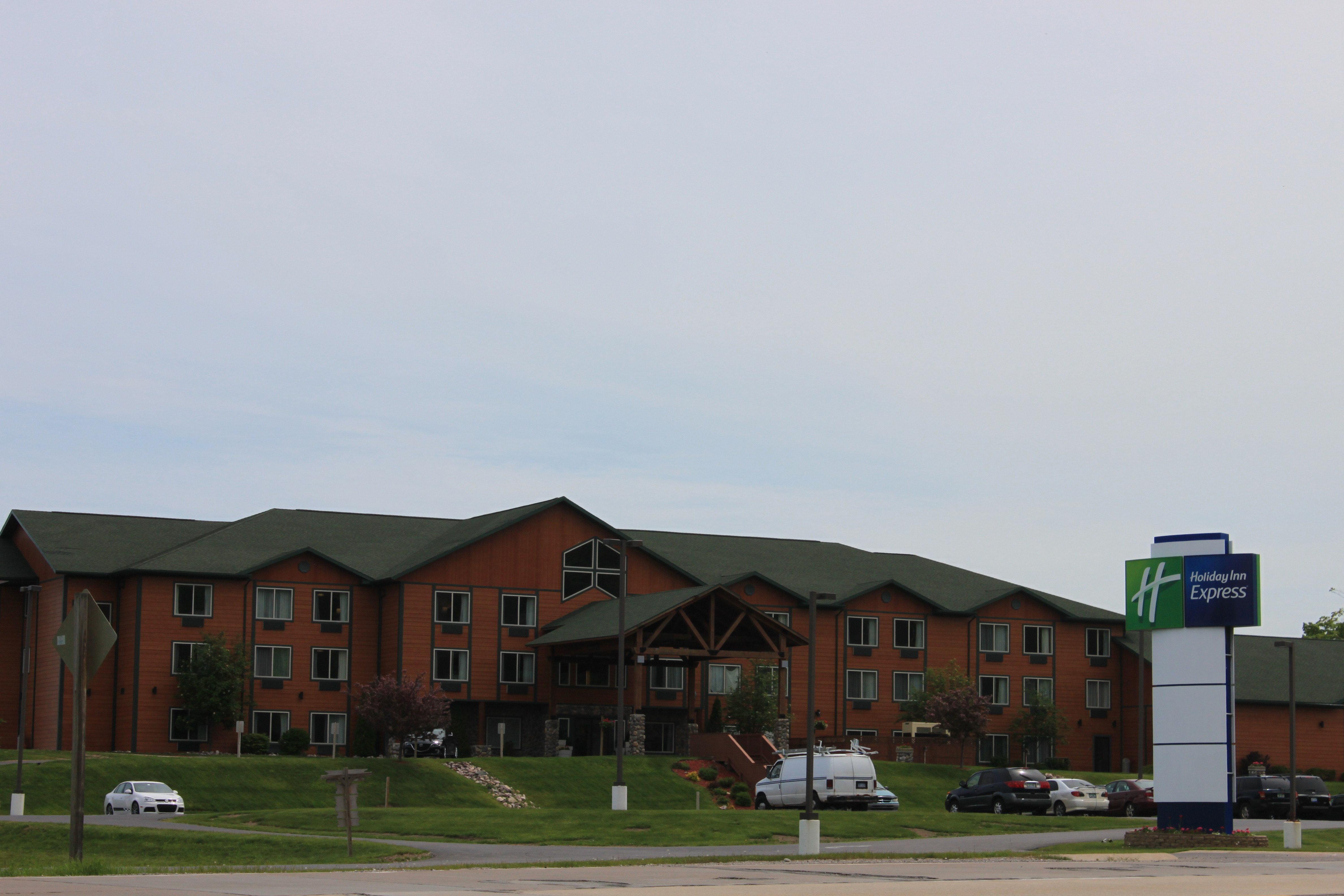 Holiday Inn Express Munising-Lakeview, An Ihg Hotel Bagian luar foto