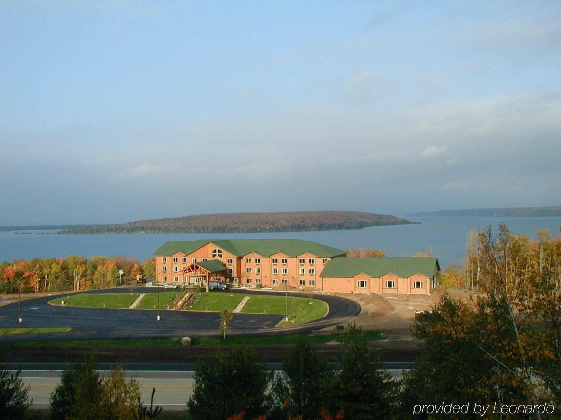 Holiday Inn Express Munising-Lakeview, An Ihg Hotel Bagian luar foto