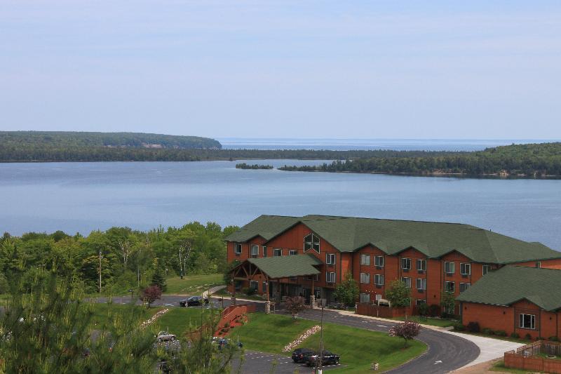 Holiday Inn Express Munising-Lakeview, An Ihg Hotel Bagian luar foto